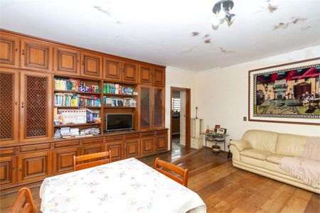 Casa à venda com 3 quartos, 325m² em Campo Belo, São Paulo