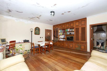 Casa à venda com 3 quartos, 325m² em Campo Belo, São Paulo