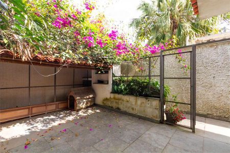 Casa à venda com 325m², 3 quartos e 5 vagas