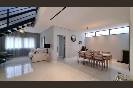 Casa à venda com 3 quartos, 303m² em Jardim Londrina, São Paulo