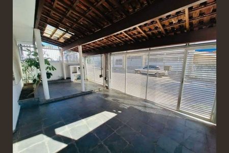 Casa à venda com 130m², 3 quartos e 4 vagas