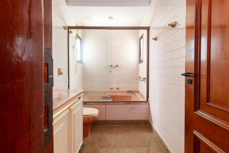 Apartamento à venda com 286m², 4 quartos e 4 vagasBanheiro 3