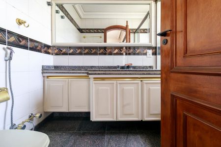 Apartamento à venda com 286m², 4 quartos e 4 vagasSuíte 2 - Banheiro