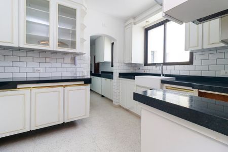 Apartamento à venda com 286m², 4 quartos e 4 vagasCozinha