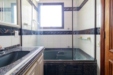 Apartamento à venda com 286m², 4 quartos e 4 vagasSuíte 2 - Banheiro
