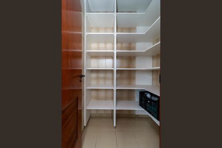 Apartamento à venda com 286m², 4 quartos e 4 vagasDispensa