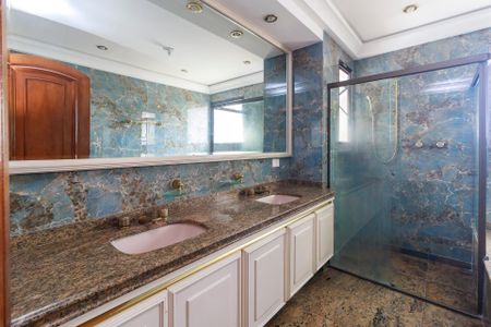 Apartamento à venda com 286m², 4 quartos e 4 vagasSuíte 1 - Banheiro