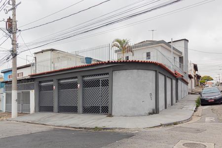 Casa à venda com 280m², 3 quartos e 3 vagas Casa à venda com 280m², 3 quartos e 3 vagasFachada