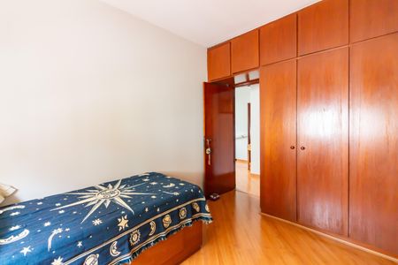 Casa à venda com 303m², 3 quartos e 4 vagasQuarto 2