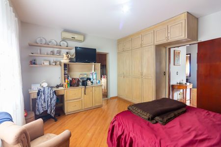 Casa à venda com 303m², 3 quartos e 4 vagasSuíte 1