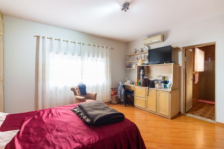 Casa à venda com 303m², 3 quartos e 4 vagasSuíte 1