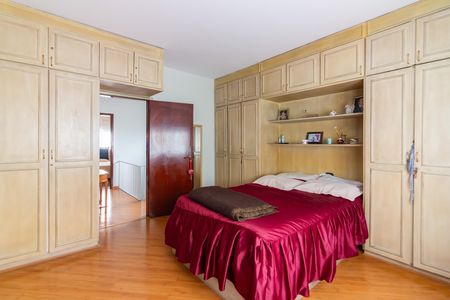 Casa à venda com 303m², 3 quartos e 4 vagasSuíte 1