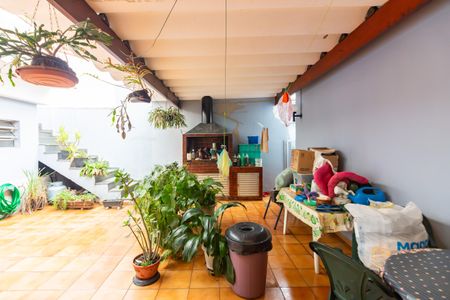 Casa à venda com 303m², 3 quartos e 4 vagasQuintal