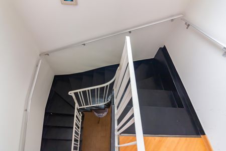 Escada de casa à venda com 3 quartos, 303m² em Vila Campesina, Osasco