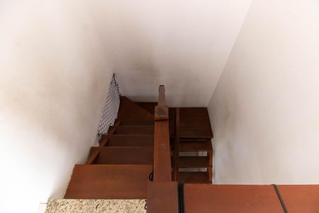 Casa de condomínio à venda com 88m², 3 quartos e 1 vaga Casa de condomínio à venda com 88m², 3 quartos e 1 vagaEscada