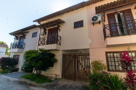 Casa de condomínio à venda com 88m², 3 quartos e 1 vaga Casa de condomínio à venda com 88m², 3 quartos e 1 vagaFachada