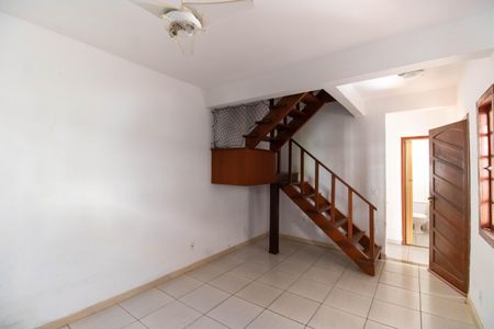 Sala de casa de condomínio à venda com 3 quartos, 88m² em Itaipu, Niterói