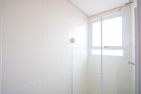 Banheiro de apartamento para alugar com 2 quartos, 44m² em Parque Sao Vicente, Santo André