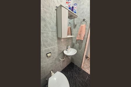 Casa à venda com 100m², 3 quartos e 2 vagasBanheiro