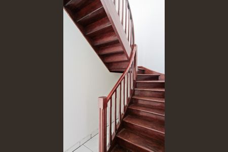 Escada de casa para alugar com 2 quartos, 150m² em Santana, São Paulo