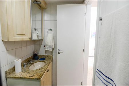 Apartamento à venda com 70m², 2 quartos e 1 vagaBanheiro Social