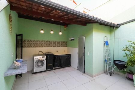 Casa à venda com 260m², 3 quartos e 2 vagasÁrea de serviço