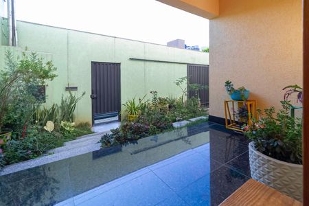 Casa à venda com 260m², 3 quartos e 2 vagasEntrada