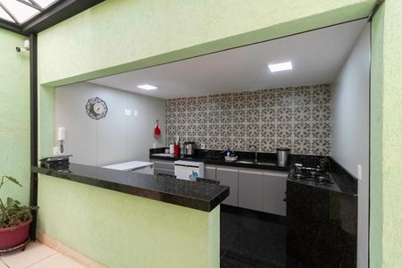 Casa à venda com 260m², 3 quartos e 2 vagasCozinha externa