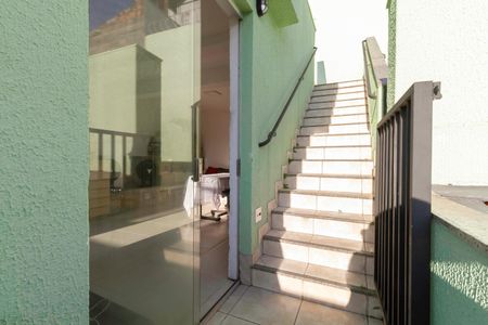 Casa à venda com 260m², 3 quartos e 2 vagasEscada