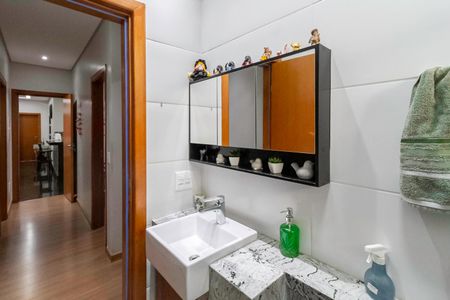 Casa à venda com 260m², 3 quartos e 2 vagasBanheiro social