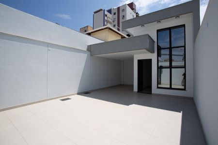 Casa à venda com 116m², 3 quartos e 3 vagasGaragem