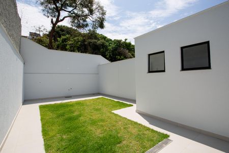 Casa à venda com 116m², 3 quartos e 3 vagasQuintal