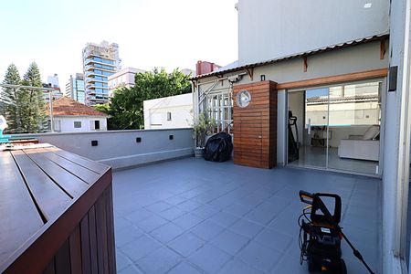 Apartamento à venda com 196m², 4 quartos e 2 vagasCobertura