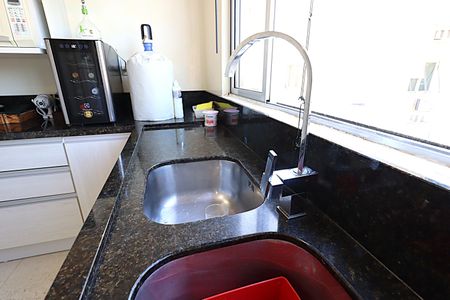 Apartamento à venda com 196m², 4 quartos e 2 vagasCozinha - Torneira