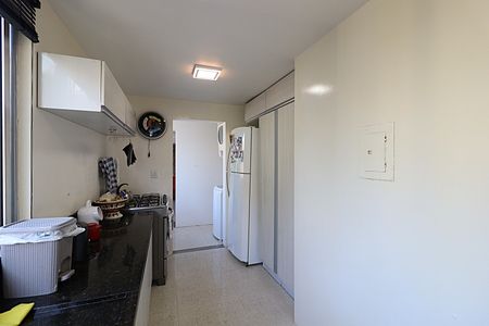 Apartamento à venda com 196m², 4 quartos e 2 vagasCozinha