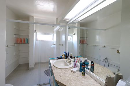 Apartamento à venda com 196m², 4 quartos e 2 vagasBanheiro 3