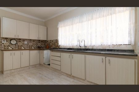 Casa para alugar com 200m², 3 quartos e 2 vagas Casa para alugar com 200m², 3 quartos e 2 vagasCozinha