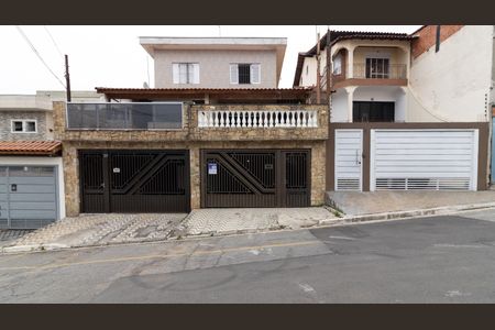 Casa para alugar com 200m², 3 quartos e 2 vagas Casa para alugar com 200m², 3 quartos e 2 vagasFachada