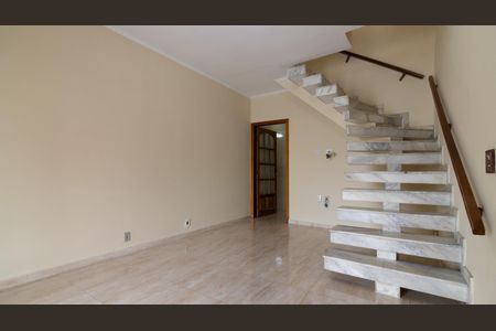 Casa para alugar com 200m², 3 quartos e 2 vagas Casa para alugar com 200m², 3 quartos e 2 vagasSala