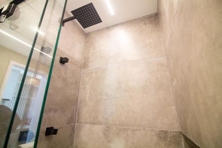 Banheiro de kitnet/studio à venda com 1 quarto, 28m² em Santo Amaro, São Paulo