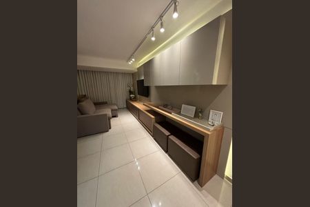 Sala de apartamento à venda com 3 quartos, 79m² em Santa Efigênia, Belo Horizonte