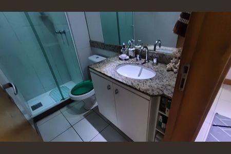 Apartamento à venda com 74m², 3 quartos e 1 vaga Apartamento à venda com 74m², 3 quartos e 1 vagaBanheiro