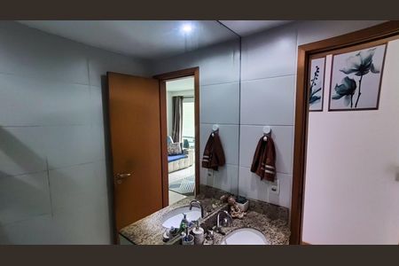 Apartamento à venda com 74m², 3 quartos e 1 vaga Apartamento à venda com 74m², 3 quartos e 1 vagaBanheiro