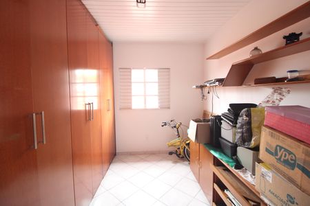 Casa à venda com 212m², 5 quartos e 4 vagasQuarto 3