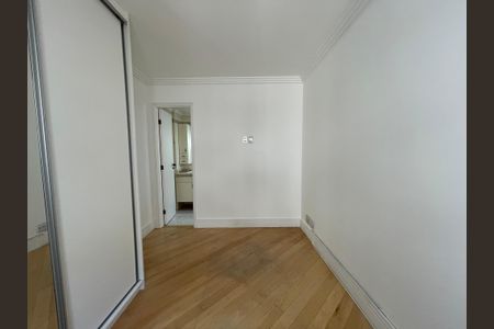 Apartamento à venda com 120m², 3 quartos e 3 vagasQuarto 2