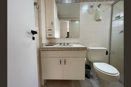 Apartamento à venda com 120m², 3 quartos e 3 vagasBanheiro do Quarto 2