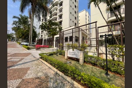 Apartamento à venda com 120m², 3 quartos e 3 vagasFachada e portaria