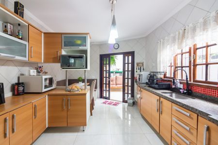 Casa à venda com 170m², 3 quartos e 2 vagas Casa à venda com 170m², 3 quartos e 2 vagasCozinha