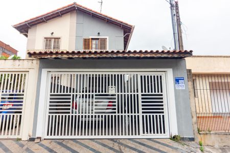 Casa à venda com 170m², 3 quartos e 2 vagas Casa à venda com 170m², 3 quartos e 2 vagasFachada