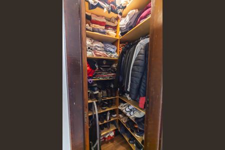 Casa à venda com 170m², 3 quartos e 2 vagas Casa à venda com 170m², 3 quartos e 2 vagasCloset